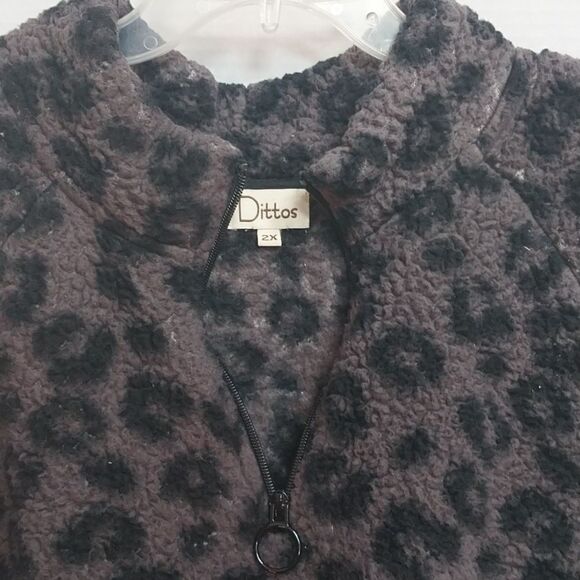 Dittos Animal Print Sherpa Top...EUC...SIZE 2X - Picture 3 of 5
